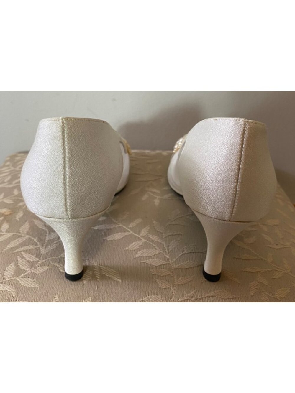 NEW Nina Ivory Satin & Mesh Bridal Heels With Pearl Beaded Detail Size 6.5 - Picture 5 of 9